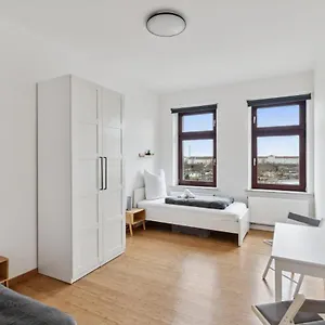 Apartment Fuer 13 Gaeste, 5 Schlafzimmer, 2 Baeder, 2 Loggia'S, Leipzig Zentrum Ost Apartment