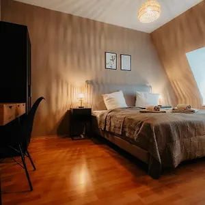 Luga Homes - Chausseehaus Apartment